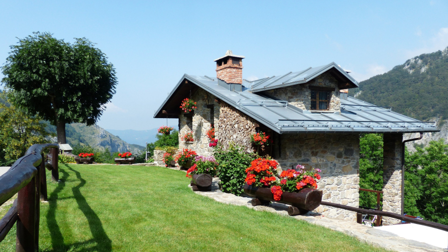 holiday-home-177403 1920